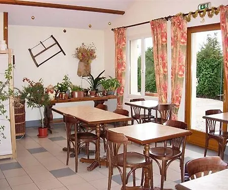 De Courteilles Hotel Montreuil-lʼArgillé